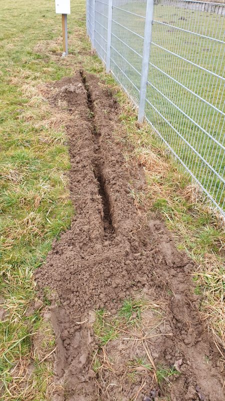 Erster Versuch mit der Grabenfräse gescheitert - erding-mallards.de/15407/erster-v…