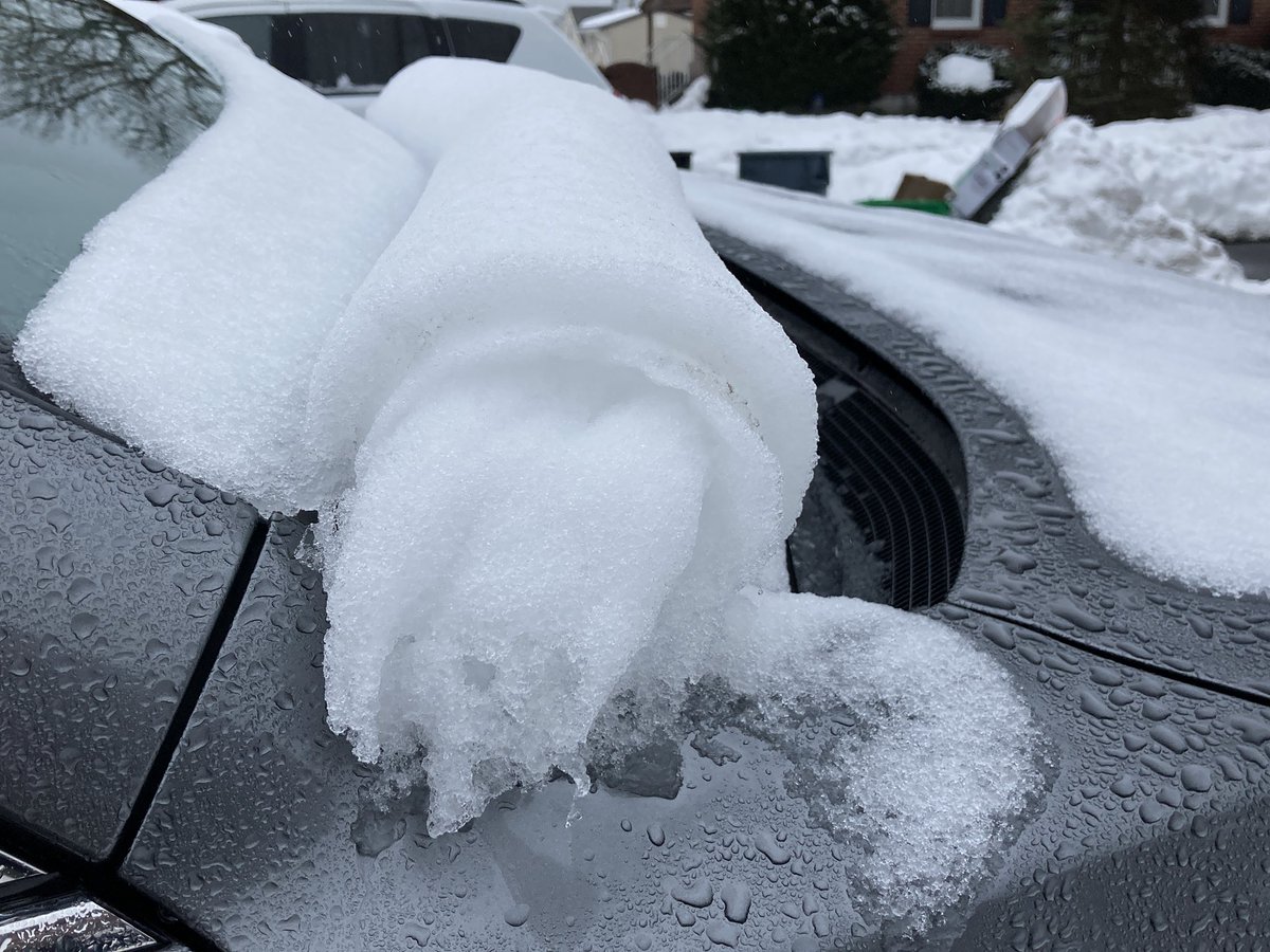 ssigafoos's tweet photo. Here’s what the snow on my windshield looks like now 😆 https://t.co/SzWvidvKVW