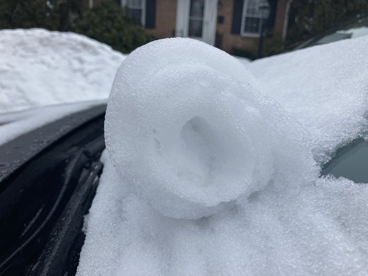 ssigafoos's tweet photo. Here’s what the snow on my windshield looks like now 😆 https://t.co/SzWvidvKVW