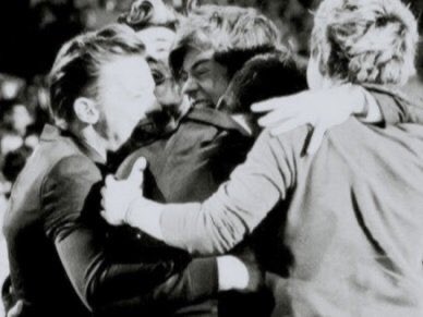ainamoff's tweet photo. You saved me, you’re my home ❤️ #1DOnlineConcertStayAtHome https://t.co/PEDtzvccW6