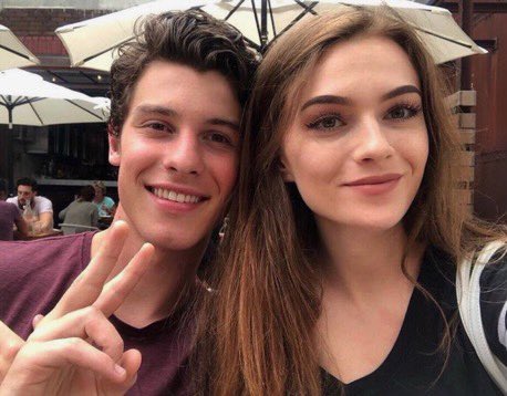 DailySharry's tweet photo. if  you  stan :

       - harry  styles
       - shawn  mendes
       - their peace signs <3

 rt  this  to  gain  mutuals ! https://t.co/t7R9LuxVon