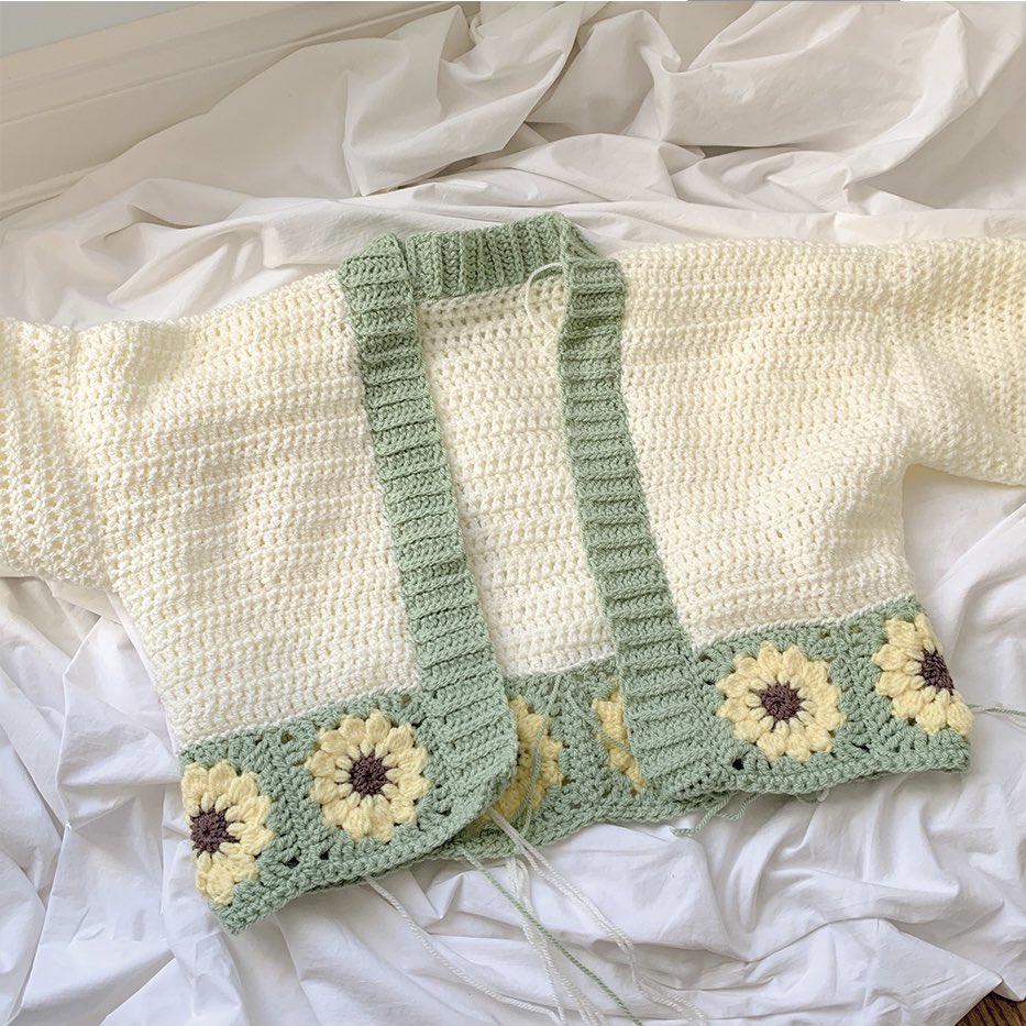 whatmorganmakes's tweet photo. Sunflower! crochet! cardigan! 🌻😊 https://t.co/MM3PAoLkZA