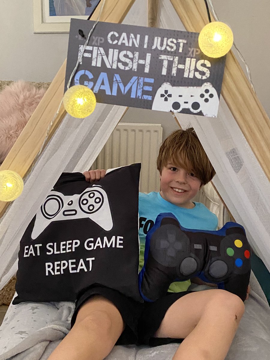 themoneypanel's tweet image. Our beds for tonight!!! Indoor party time! #lockdownfun