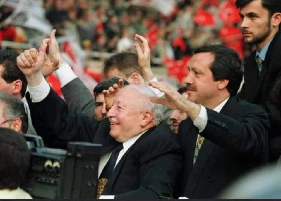 "Siyaset yapmayan Müslümanı 
Müslüman olmayan siyasetçi yönetir"
Rahmetle ve minnetle...
#NecmettinErbakan