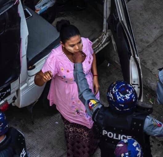 A pregnant woman was attacked by Myanmar Police Force in Myaynigone Township,Yangon today. 

#WhatsHappeninglnMyanmar 
#CrimeAgainstHumanity 
#Feb27Coup 
#militarycoup