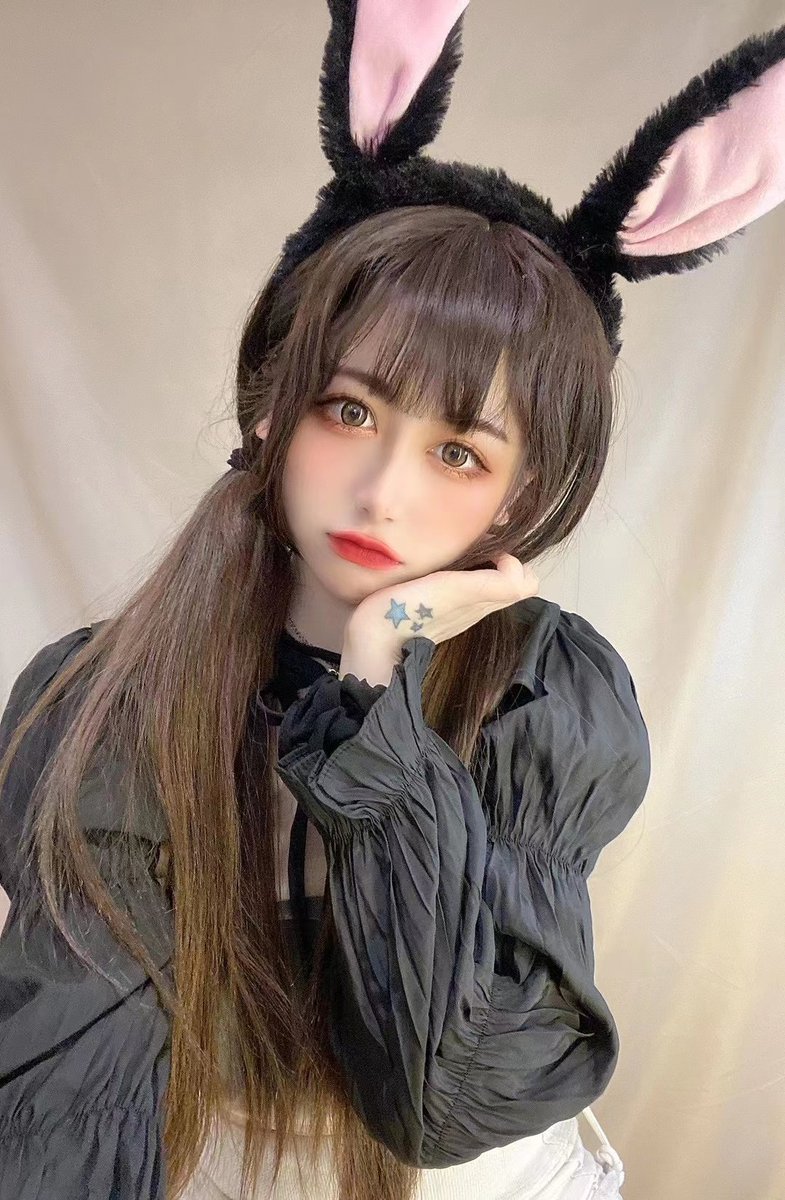 ayuner521's tweet photo. 越长大越成熟你终会发现 
你缺的不是异性而是一个可以沟通的灵魂 https://t.co/A1rn0QN21U