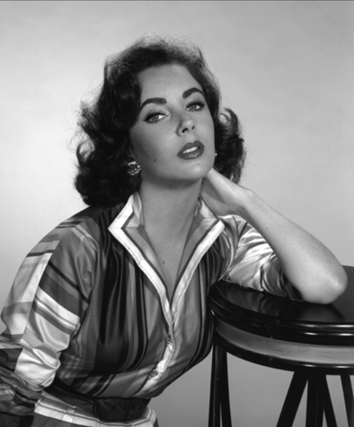 Happy birthday to the beautiful elizabeth taylor  