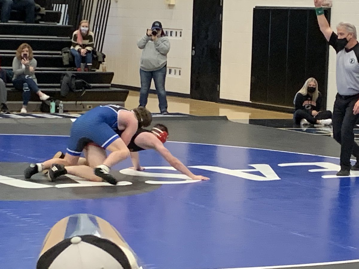 EVHSAthletics's tweet photo. Congrats to @EVwrestling Who gets a pin at heavyweight from Kellen Stewart to clinch the match versus Lakeville North! Some great matches lead to a big come back victory for the Lightning on senior day! https://t.co/RuzbL89JKj