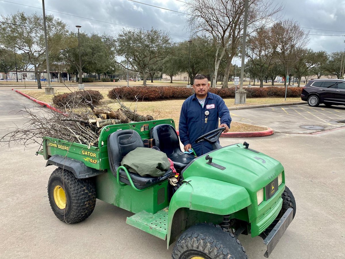 StaffordMSD's tweet image. &quot;I treat the school like it&apos;s my house — I keep it clean, no trash. My boss [Jaci Phenix] teaches me well and I&apos;m so happy here,&quot; said Juan Muñoz, our extraordinary Grounds Staff Lead and February #CommittedToSMSD when accepting the award. Congratulations and thank you!
