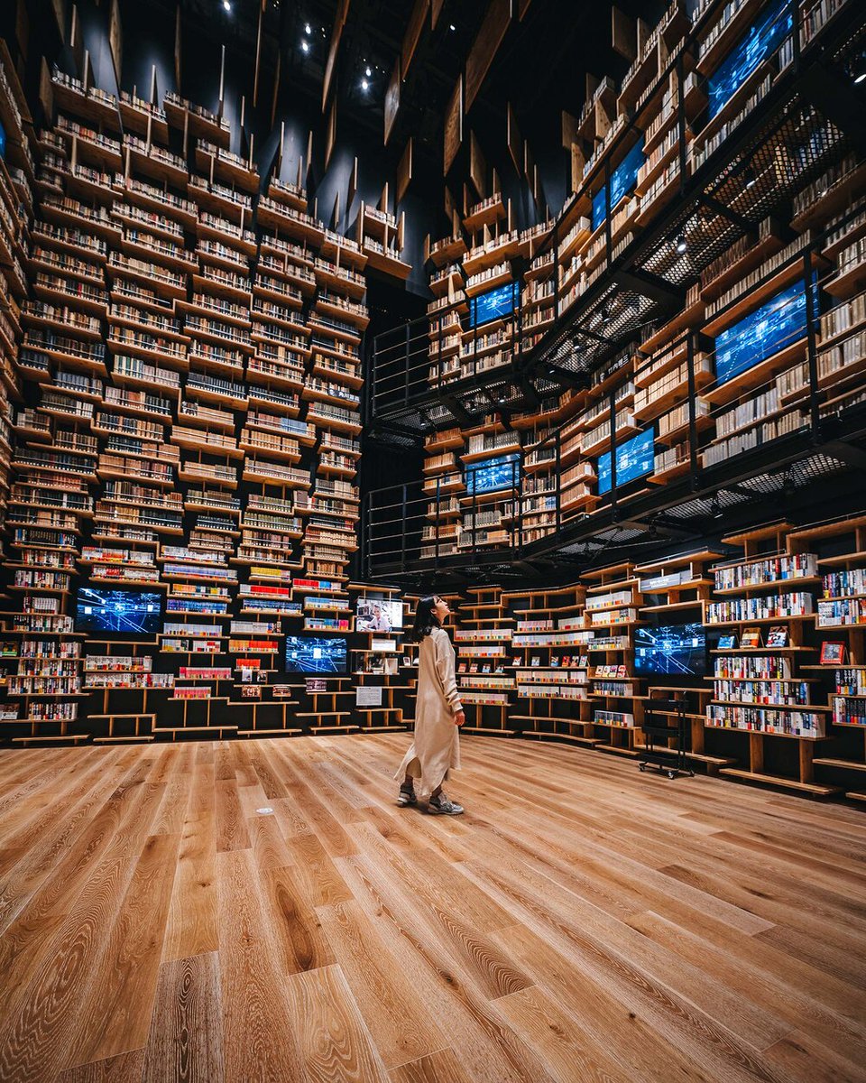 AnnBookworm's tweet photo. Bookshelf theater. https://t.co/40GK5Pv7If