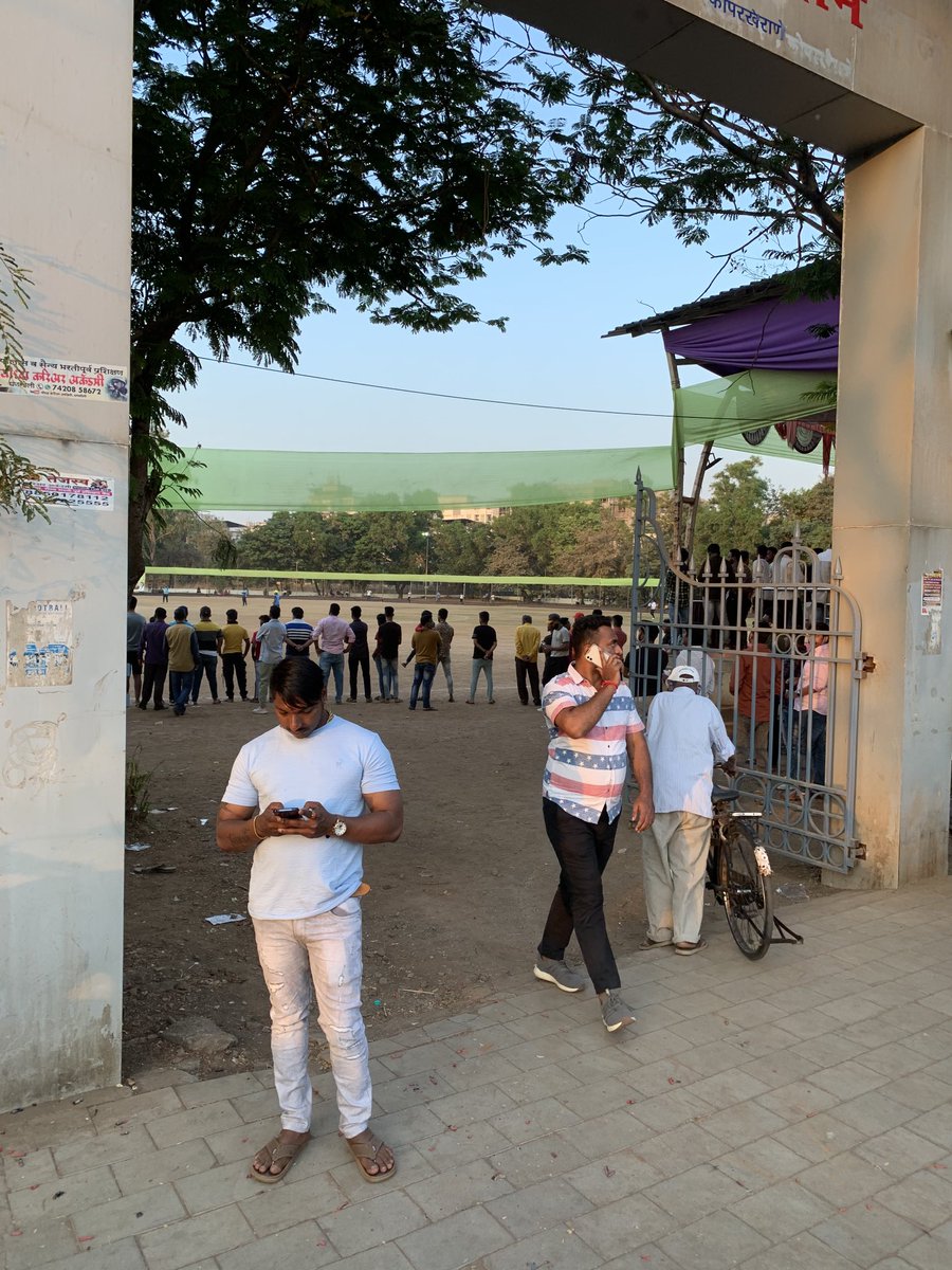 bmehrotra's tweet photo. ⁦@CMOMaharashtra⁩ ⁦@AUThackeray⁩ ⁦@NMMCCommr⁩ ⁦@Navimumpolice⁩ ⁦@ndtv⁩ ⁦@ndtvvideos⁩ ⁦@_Aaj_Tak⁩ more visuals from Koparkhairne let’s see what action is taken #lockdown #mumbai ⁦@MumbaiMirror⁩ ⁦@TOIMumbai⁩ ⁦ https://t.co/jyyqUF5mqf