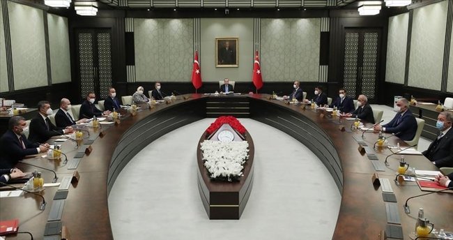 NightSAD7's tweet photo. Her şey pazartesi günündeki kabin toplantısına bağlı arkadaşlar illere göre erteleme yapacaklar #neyapacağız https://t.co/8w50wMWFsZ