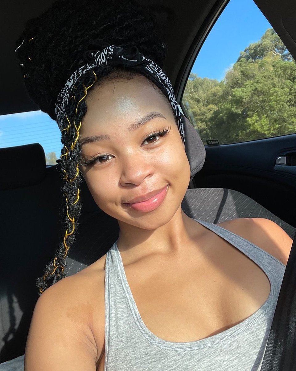 DjGivyBaby's tweet image. This the type girl I’ll hit without condom