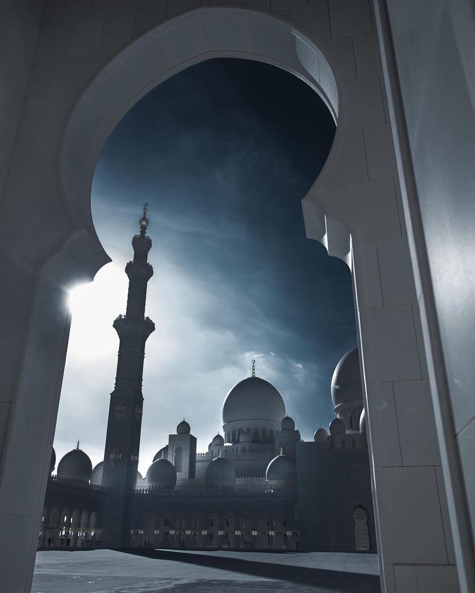 A sanctuary #InAbuDhabi exuding peace and divinity 🕌 Have you visited the stunning ig:szgmc_ae #InAbuDhabi? #StaySafe... https://t.co/wWNyWAcgB8 #KeysofAbuDhabi https://t.co/3wwLubSIDD