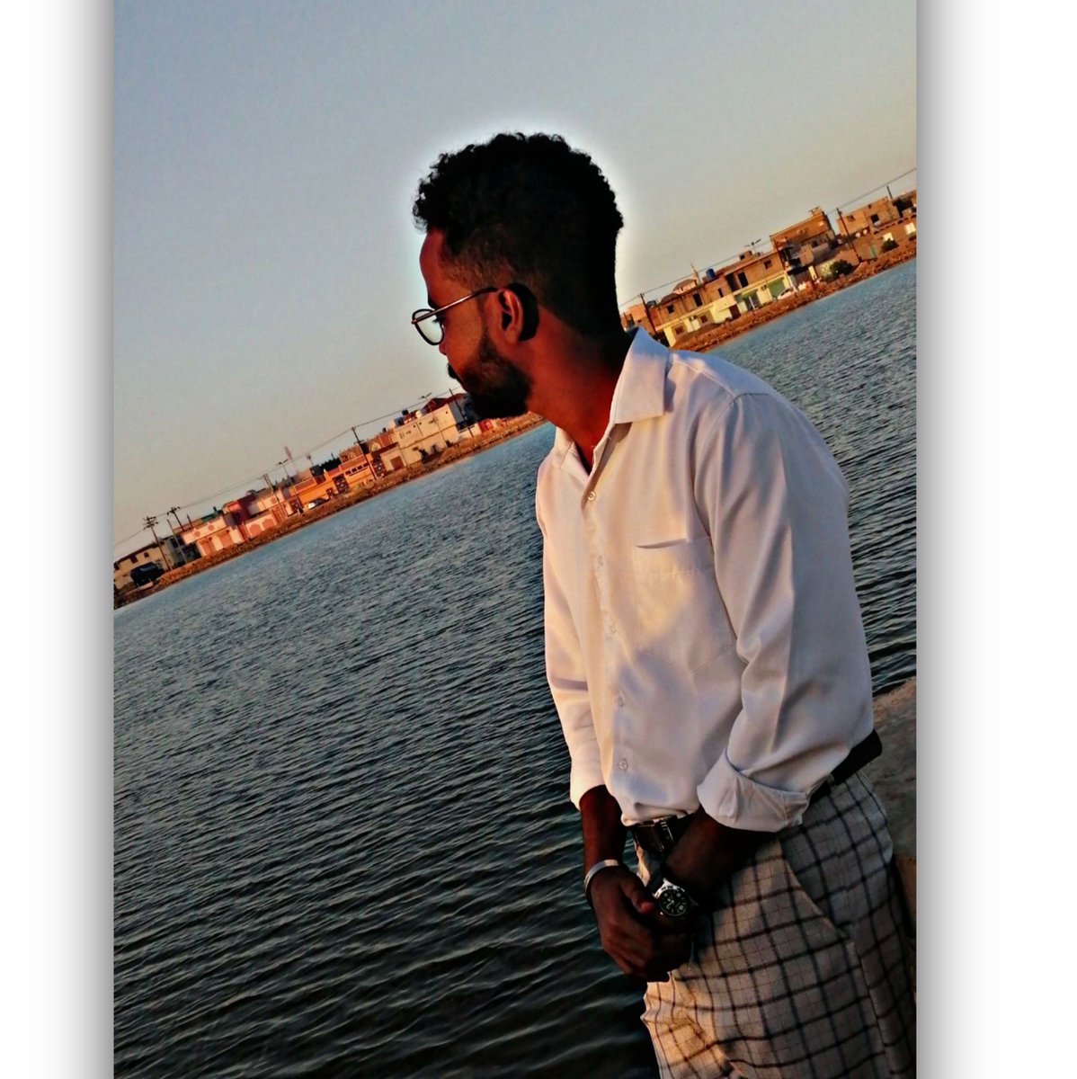 MoFaisal01's tweet photo. #NewProfilePic😴🌊 https://t.co/BxJF9KXVtb