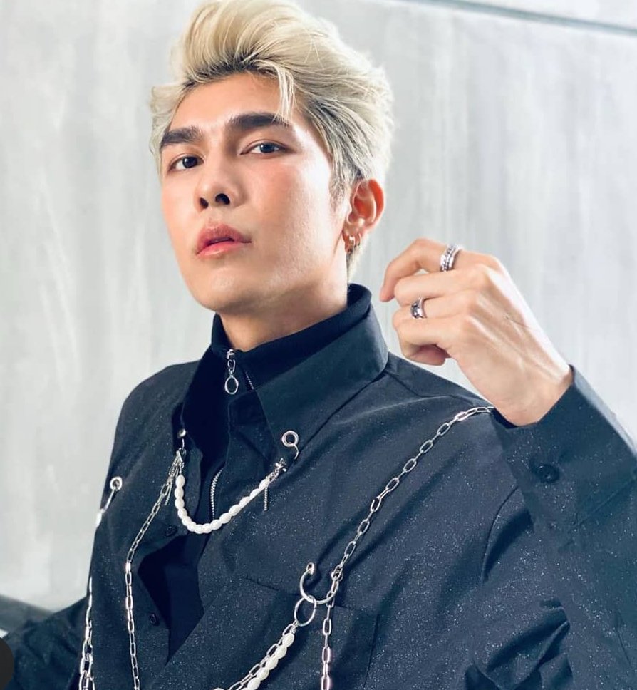 MarthaM96076563's tweet photo. #Mewlions2getherwithMEW #HereForMew #MewSuppasit #GoodDay2ndWin hoy es un día muy especial y seguimos aquí desmostrando todo el amor que sentimos por ti, ❤️❤️❤️❤️❤️❤️❤️💯🇦🇲🇦🇲 https://t.co/A3UvwC2nKp