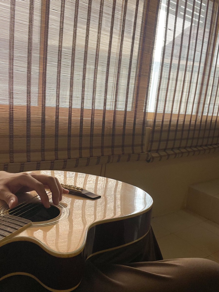 เพิ่ง Escape จากชีวิตมา หยิบกระเป๋ากับเงินสด 100 บาทไปสถานีรถไฟคนเดียว ไม่รู้จะไปที่ไหน ไม่รู้จะไปกี่วัน ไม่รู้อะไรเลย แต่รู้แค่ว่าโคตรดี อยากลงเก็บไว้เป็นฉากๆ