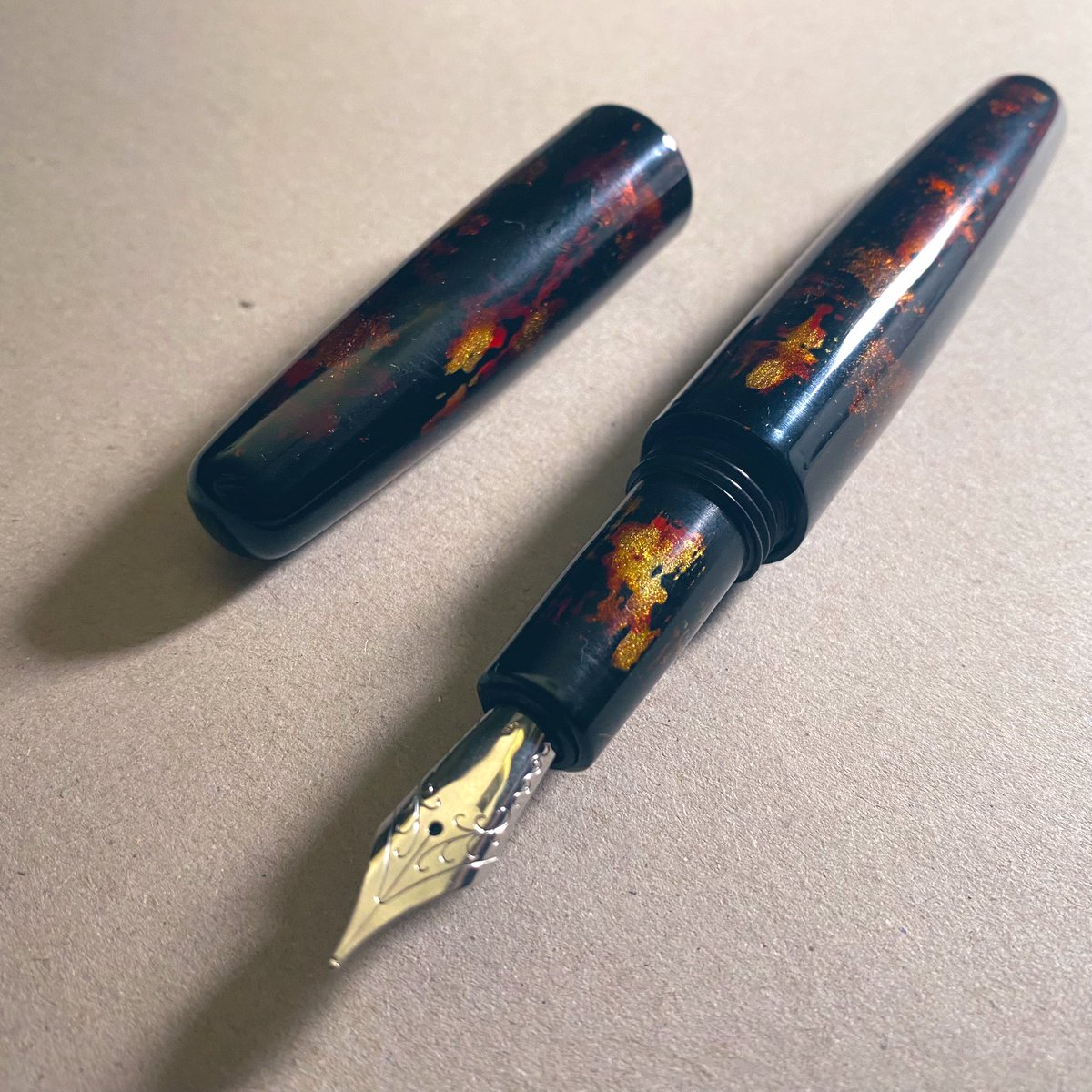 genesis_pen's tweet photo. Last one in stock. 

#genesispen #fountainpen #urushi https://t.co/9YPoOUqx4G