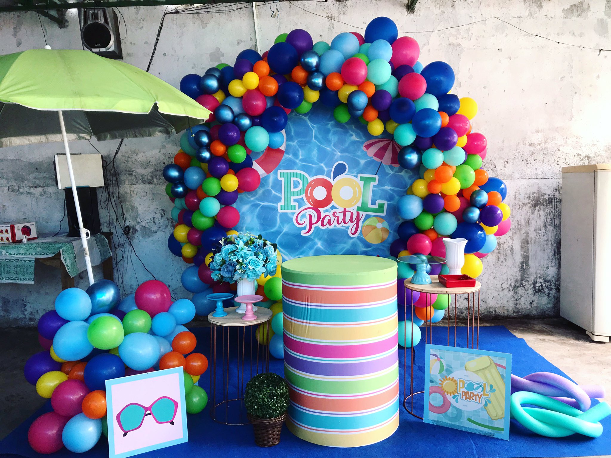 X 上的 Jê Decora：「Pool Party 💙💦 #poolparty #poolpartys #poolparties  #poolpartyinfantil #poolpartykids #poolpartydecor #poolpartyideas #festa  #festas #festapoolparty #festapoolpartyinfantil #festaparameninas  #festaparameninos #decoração #decoracao