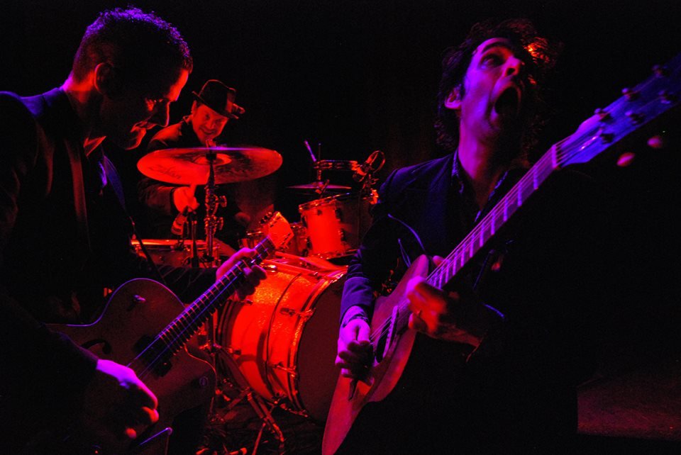 popcatastrophe's tweet photo. On This Day!

@HeavyTrash2016  – La Maroquinerie, Paris, France (27 February 2015)

Photo 1: Marion Ruszniewski
Photo 2: Lord Mathias Moreau

#heavytrash
#heavytrashband
#jonspencer 
#mattvertaray
#bloodshotbill  
#ramshacklesambaker https://t.co/8X4HCZNyEm