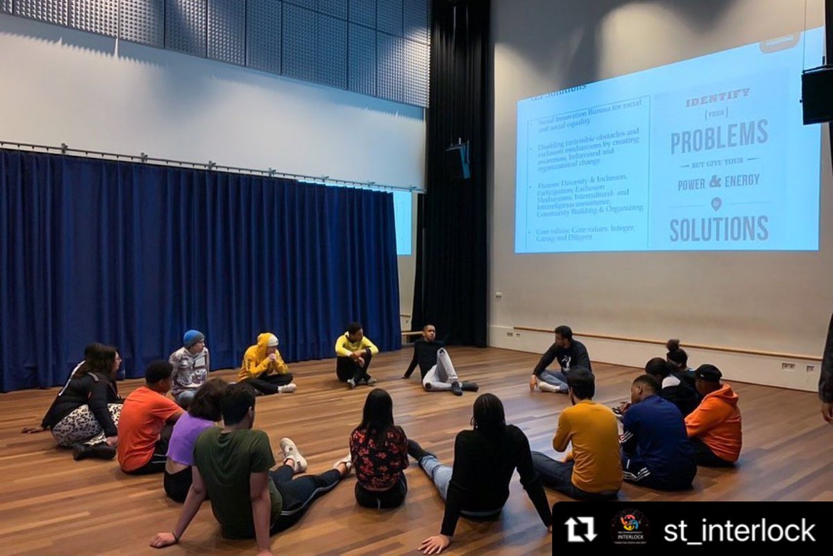 InterlockFound1's tweet photo. #throwback Feb. 2020: #youthexchange 🎭#GENERATIONOFLOVE part II in 🇳🇱#AmsterdamSoutheast. #workshop by IZISolutions about #discrimination in all it’s forms.
#youthwork #empowerment 🇳🇱@InterlockFound1, 🇳🇱@jtszo &amp; 🇬🇧@TheatrePeckham. https://t.co/67XxmTah5p @Erasmus_Project https://t.co/0pbDIiVVPz