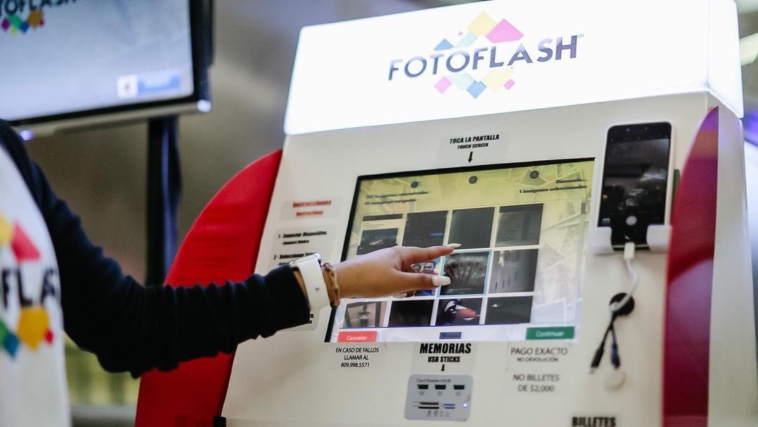 tusambildo's tweet photo. Tus fotografías ahora puedes tenerlas a mano impresas con #FotoFlash.
Colecciona tus mejores momentos visitando nuestro #NivelAcuario. https://t.co/Ka9C7ZRG1U