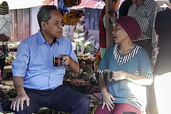 KakekHalal's tweet photo. Sudah begini tapi rakyat NTT tdk pilih dia jadi Gub NTT 🤭
Nanti 2024 lebih parah lagi, kami di NTT tdk akan pilih kau lagi jadi anggota DPR @BennyHarmanID
Nanti kau pigi minta suara di riziek saja e kraeng @BennyHarmanID https://t.co/tyvjaut7Nw