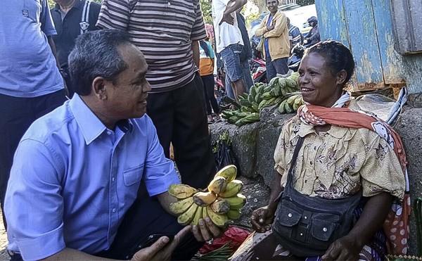 KakekHalal's tweet photo. Sudah begini tapi rakyat NTT tdk pilih dia jadi Gub NTT 🤭
Nanti 2024 lebih parah lagi, kami di NTT tdk akan pilih kau lagi jadi anggota DPR @BennyHarmanID
Nanti kau pigi minta suara di riziek saja e kraeng @BennyHarmanID https://t.co/tyvjaut7Nw