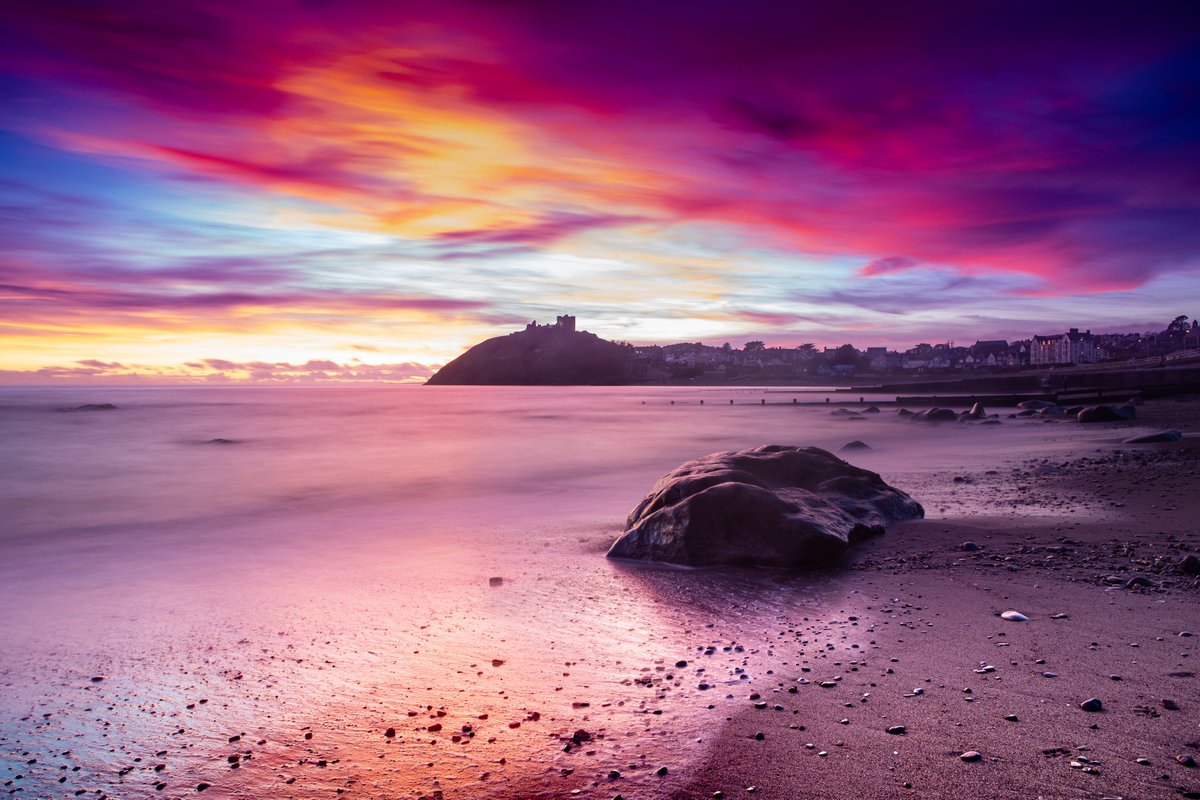 jswoodhams's tweet photo. I just minted the most beautiful sunset photo I've ever taken.

Criccieth Castle Sunset available for Ξ 0.5 

Buyer will also receive a 1 of 1 signed 24x16" print posted anywhere in the world.

Available on @opensea 
https://t.co/EAUwmrv0PR https://t.co/VpyBRIlBoW