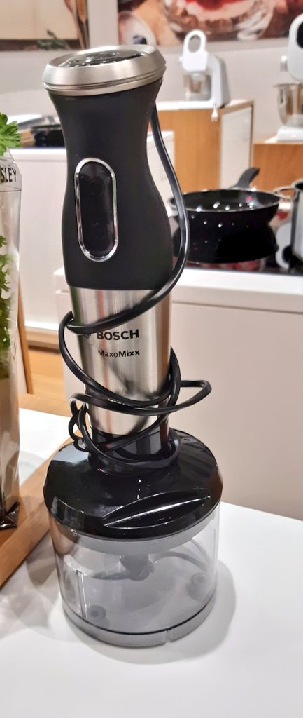 LesDaChef's tweet photo. All set and ready for today's Italian 101 cookery session with @BoschHomeSA. One of the culinary topics I love most. Maybe it's coz of how homely and hands-on Italian cooking is. #CookLikeABosch https://t.co/lNhSAPtBx4