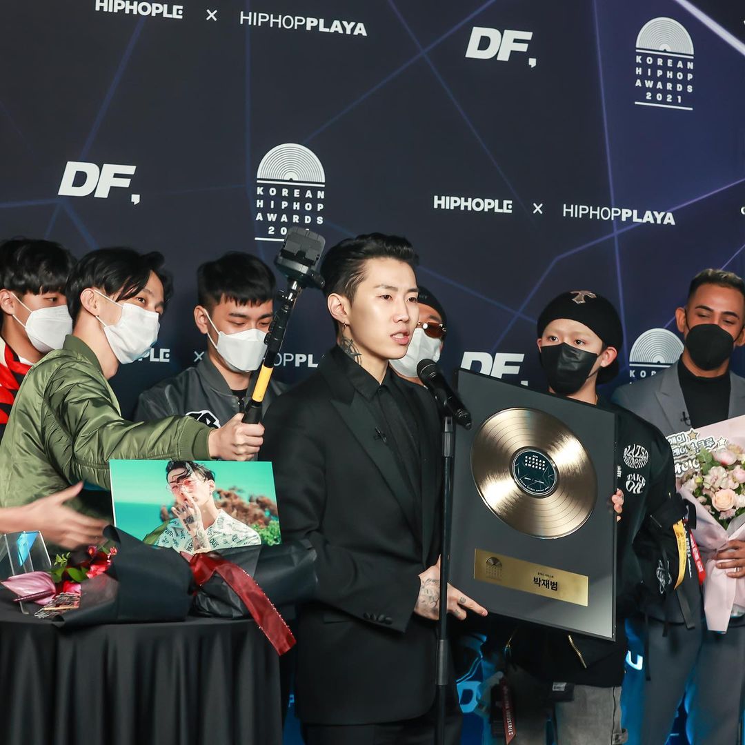 theJ_Effect's tweet photo. Jay Park won Artist of the Year at the Korea Hip Hop Awards 2021. 👑

He also won the Artist of the Year in 2017 and 2018, so he became the first triple crowns winner of the Korea Hip Hop Awards. 🏆🏆🏆 https://t.co/Bx7Dbmamak