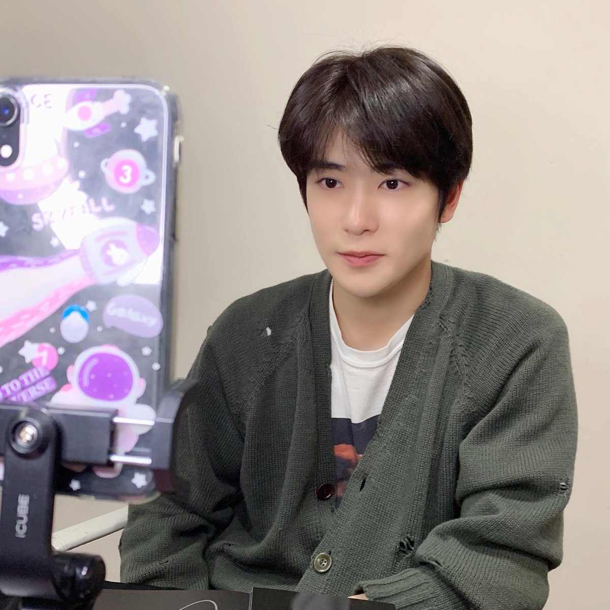 โหดูหน้าตอนนั้นกับตอนนี้ดิ ตอนนั้นก็คิดว่าผอมมากๆแล้วนะ แต่ตอนนี้หน้าเดฟลงเห็นได้ชัดมากกกกกก ใจเจ็บไปหมดแล้ววววววววว