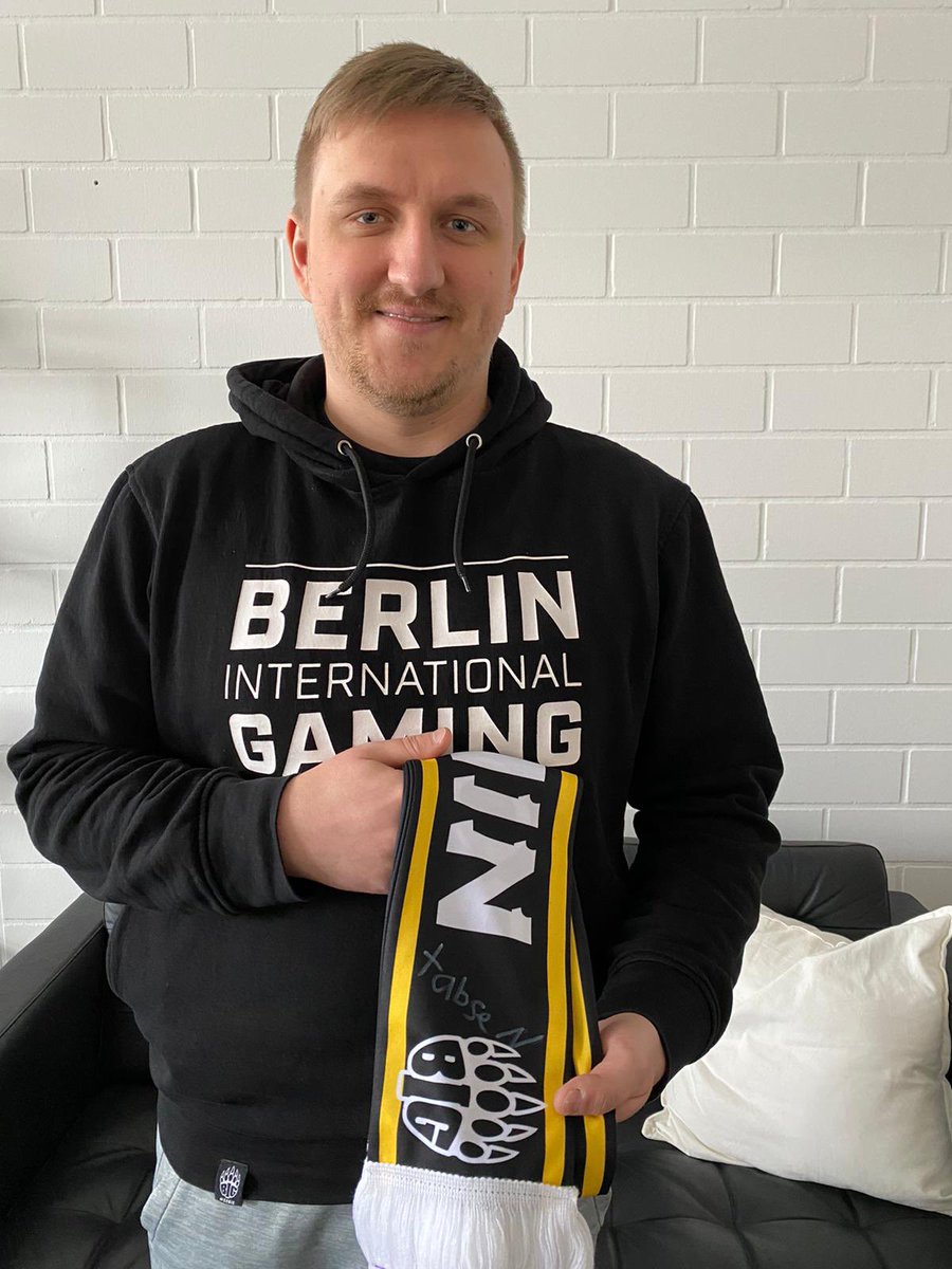 tabseN tweet media