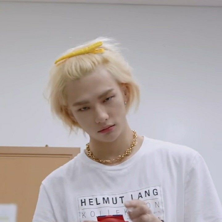 #HyunjinWeLoveYou
#Hyunjinbestboy
#WeLoveYouHyunjin

Хёнджин лучший мальчик и не заслуживает всего этого дерьма что сейчас происходит. Я надеюсь что с ним будет всё хорошо 😭 ❤️❤️❤️

P.s. пойду наколдую Джупу понос