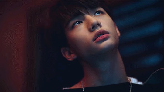 Хенджин stray kids. Stray kids хёнджин. Хван хенджин 2022. Хван хёнджин в полный рост 2022. Хван хёнджин.