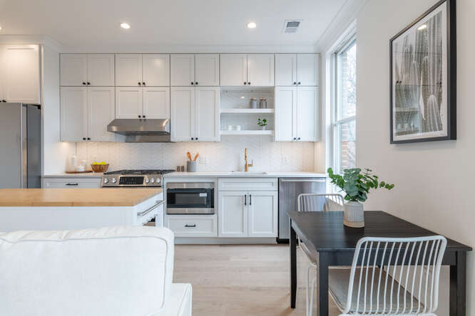 Lock7Develop's tweet image. The Morley is live! #Openhouse this Sunday 2/28 11:00-2:00. 1- and 2-bed homes with high-end, contemporary finishes including white oak floors, and Bosch appliances.📍Logan Circle #DC with a walk score of 98! 1313 11th St NW #justlisted
