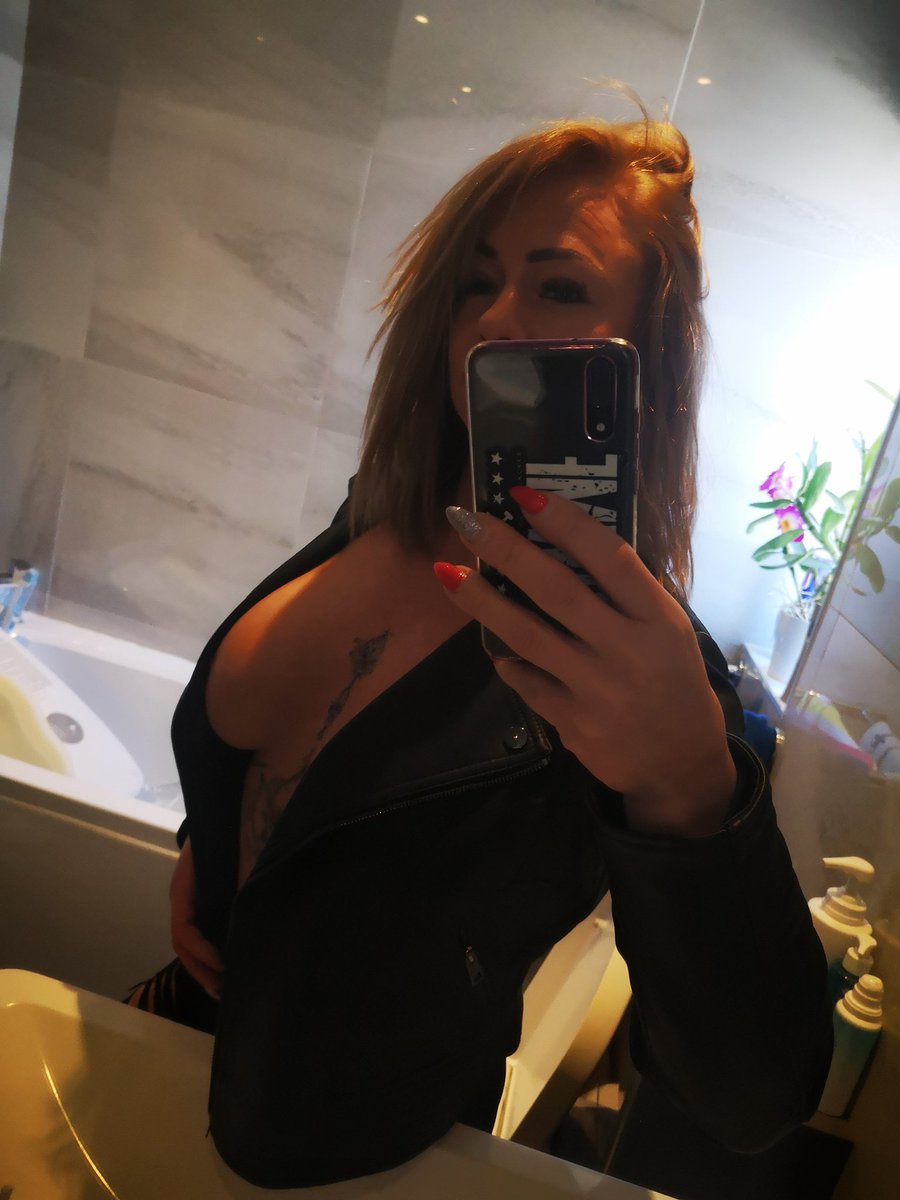 FitViki1's tweet photo. onlyfansgirlstwerking #onlyfansfeet #onlyfansmilf #onlyfansheels #onlyfanscreators #onlyfanslink #onlyfansinbio #onlyfansleak #onlyfanswinner #onlyfansbabe #LinkInBio ❤️ https://t.co/vTTN9Dpvai