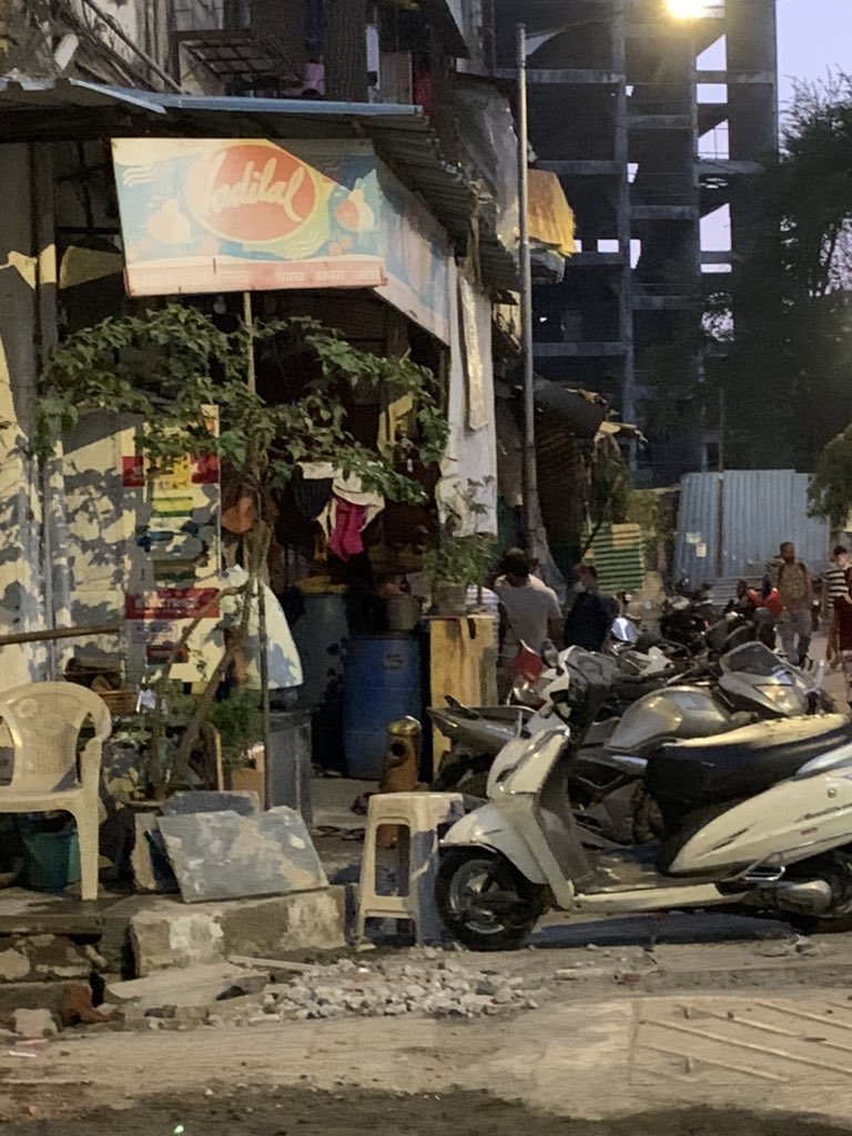 khalidthakur's tweet photo. Illegal Encroachment on Public property. Request officials to please take immediate action. Location: Hathibaug, Mazgaon, Mum10 #footpathgoons #savepublicproperty @mybmc @mybmcWardE @manojjamsutkars @YaminiYJadhav @iYashwantJadhav @tagnewsofficial @FahadKazi03 https://t.co/Jb8nV4hRx0