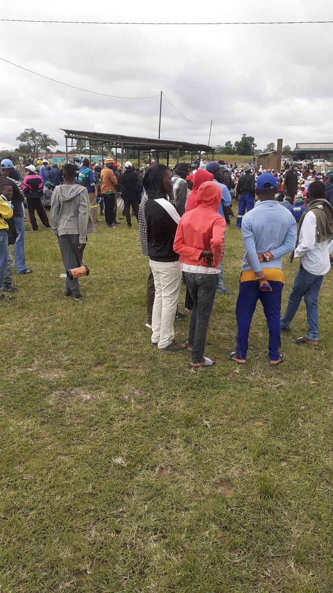 CitizenWakura's tweet image. Today in GutuNorth ward 9 @ZANUPF_Official held a rally where they gave people 2kg of melie meal. People werr shocked. However #Covid Remain an @mdczimbabwe weapon few had mask. @PoliceZimbabwe @daddyhope @nelsonchamisa @MdcMasvingo @bbmhlanga @elias_mambo @InfoMinZW @ZimEye