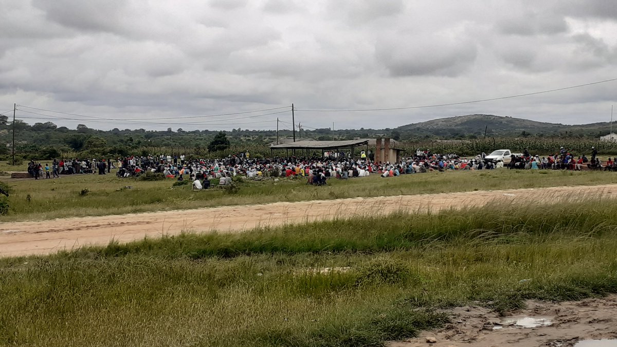 CitizenWakura's tweet image. Today in GutuNorth ward 9 @ZANUPF_Official held a rally where they gave people 2kg of melie meal. People werr shocked. However #Covid Remain an @mdczimbabwe weapon few had mask. @PoliceZimbabwe @daddyhope @nelsonchamisa @MdcMasvingo @bbmhlanga @elias_mambo @InfoMinZW @ZimEye