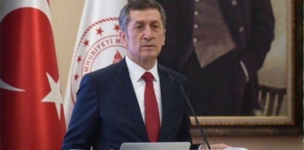bllackinq's tweet photo. Milli eğitim bakanlığı eskiden ay ay erteliyordu simdi gün gün oldu yakında saat saat olacak hadi hayırlısı https://t.co/d1S5VrqePS