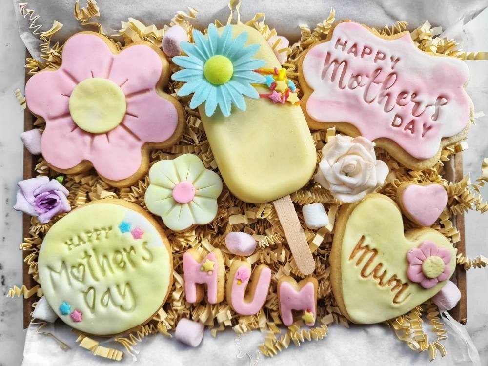 sxfrankson's tweet photo. Excited to share the latest addition to my #etsy shop: Mother's Day Sugar Cookies / Cakesicle Letter Box
Insta: shanstylesevents
Delivery Available Nationwide

#mothersday #mum #mom #sugarcookies #cookies #cakesicle #food #biscuits #uk https://t.co/GHkuDF5mto https://t.co/oqh1hRly9Y