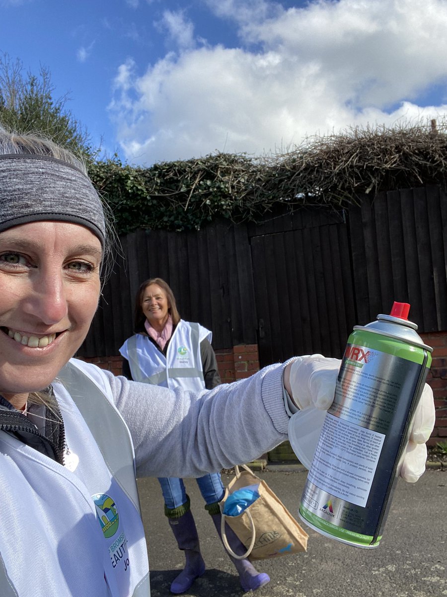 CatshillN's tweet photo. Out with the “Mucky Pup Clean in Up” campaign today. Hopefully this will remind people around the area to “pick up the poop” @CatshillT https://t.co/lUvFrab3nj