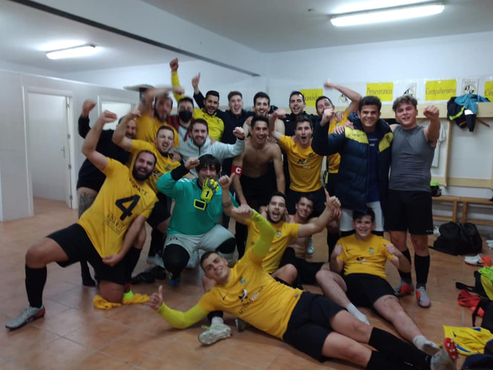 OrceraCF's tweet photo. #ORCSenior| 📰CRÓNICA
J5 Aplazada #2ªAndaluzaG2
2-1 de las que dan moral vs Guarroman con gol⚽️ de Martin en el 89'
#OrceraGuarroman
https://t.co/4QqIMSBHBW https://t.co/OmyNQVF5Zy