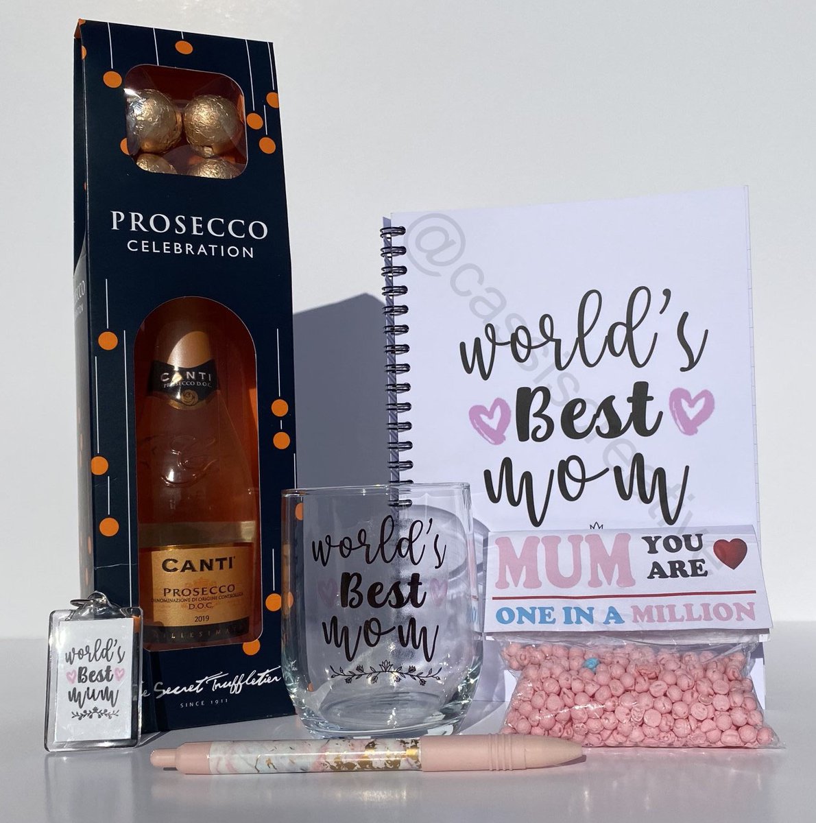 Cassiscreative's tweet photo. Mother’s Day in the UK is 14th March 💐🎁

Treat her to something from our collection.
Get it here 👉🏾 https://t.co/DTQs3z8dnU

#MothersDay #SmallBusinessSaturday #SmallBiz #smallbusinessowner #blackowned #BlackOwnedBusiness #gift #buynow #uk #bundle #giftset https://t.co/xGpMaXErBg