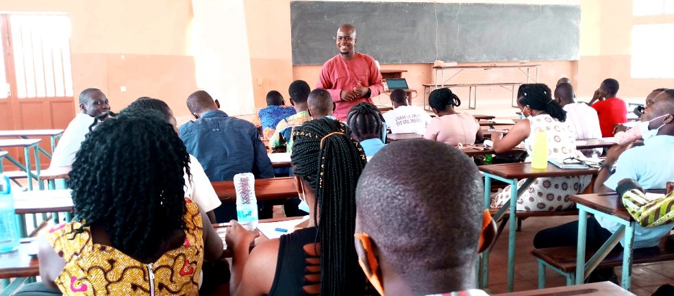 amnestybenin's tweet photo. Cette semaine nous avons outillé une cinquantaine de jeunes à #Parakou et à #PortoNovo sur les droits humains et les règles de rédaction de recours devant les mécanismes de protection. Une belle expérience pour les jeunes qui ont allié théorie et pratique. #Youth #HumanRights https://t.co/5XHyKRkXOd
