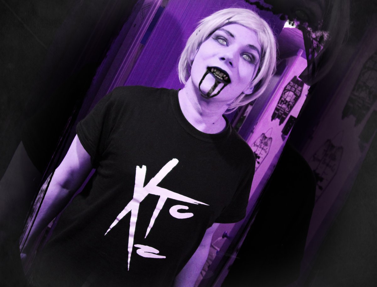 Chillin' in my new XTC t-shirt after a music video shoot! 👍😊 XTC are the bee knees!