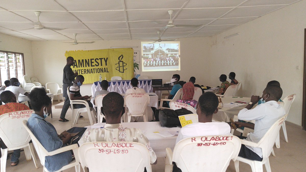 amnestybenin's tweet photo. Cette semaine nous avons outillé une cinquantaine de jeunes à #Parakou et à #PortoNovo sur les droits humains et les règles de rédaction de recours devant les mécanismes de protection. Une belle expérience pour les jeunes qui ont allié théorie et pratique. #Youth #HumanRights https://t.co/5XHyKRkXOd