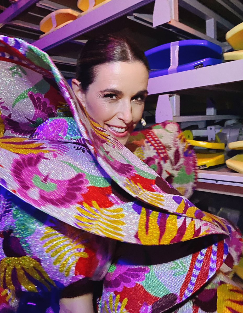 MaestrosCostura's tweet photo. Nuestra querida @raqsanchezsilva condujo anoche junto a Dani Calero la Gala “Imagina 2022”, en la que se escogió la temática del Carnaval de Las Palmas de Gran Canaria de 2022. Estuvo espectacular con estos looks de @AnaLocking, @santoscostura, #ItSpain y #JuanDuyos 💖 https://t.co/qNRrwo4rSJ