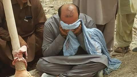MasoodAchakzai1's tweet photo. پہلے والد شہی�� ہوئے
پھر جوان بھائی شہید ہوئے
آج چچا زاد بھائی شہید ہوئے
اصغر خان اچکزئی کی آدھی زندگی جنازے اٹھانے میں گزر گئی ہے
اللہ پاک انہیں اور ان کے خاندان کو صبر و جمیل عطاء فرمائے ۔ https://t.co/P3C72GF6VI